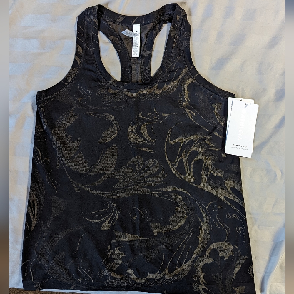 Athleta Momentum tank NWT Medium